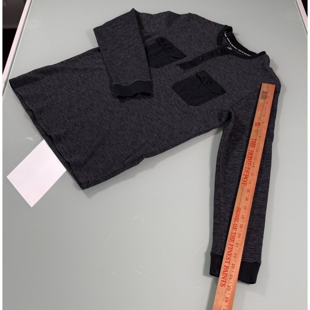 ROCK & REPUBLIC Gray & Black Cotton Blend Mens 4 Button Henley - Medium - Picture 10 of 11